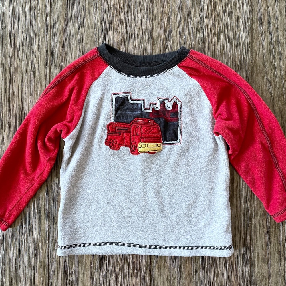 4/$10 Carter’s fire truck long sleeve pajama top 3T
